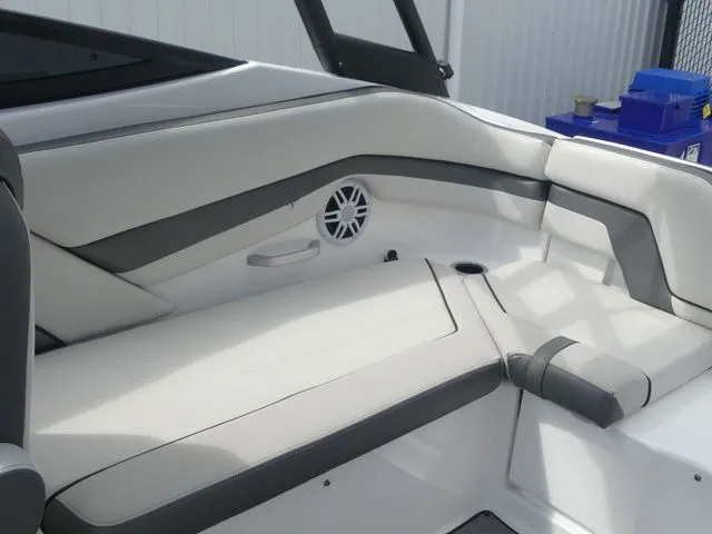 Slide: The Image of Yamaha AR240 2019 - 24