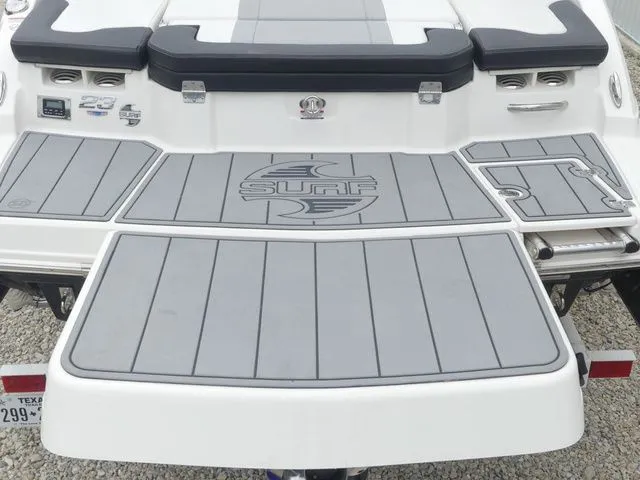 Slide: The Image of Chaparral 23 Surf 2021 - 28