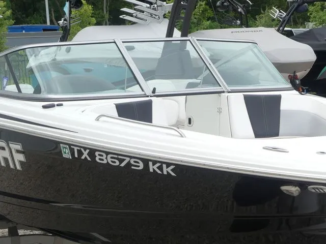 Slide: The Image of Chaparral 23 Surf 2021 - 3