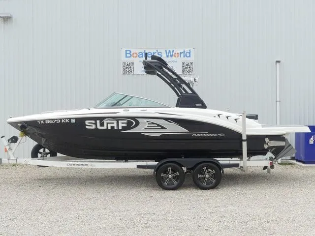 Slide: The Image of Chaparral 23 Surf 2021 - 9
