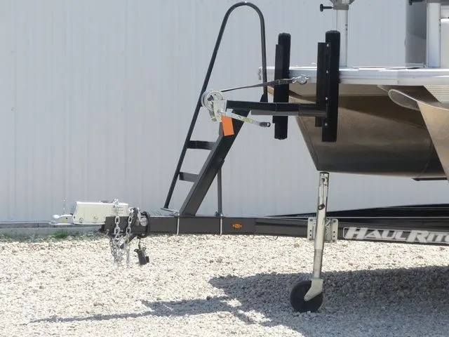 Slide: The Image of Tahoe Sport 85 Rear Fish 23 FT 2025 - 10