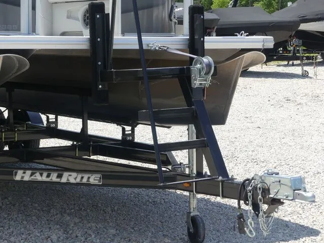 Slide: The Image of Tahoe Sport 85 Rear Fish 23 FT 2025 - 11