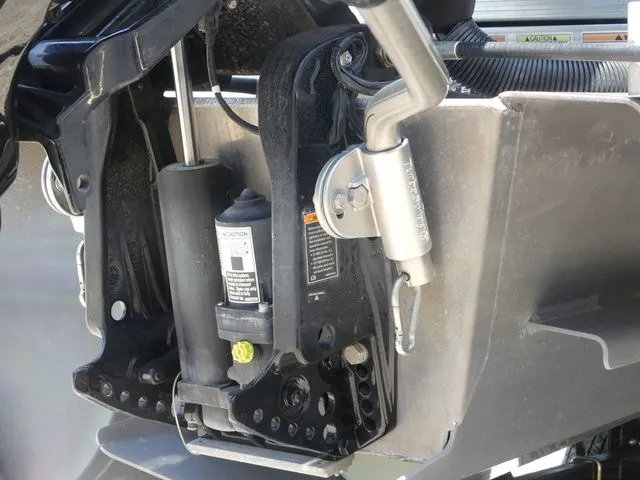 Slide: The Image of Tahoe Sport 85 Rear Fish 23 FT 2025 - 13