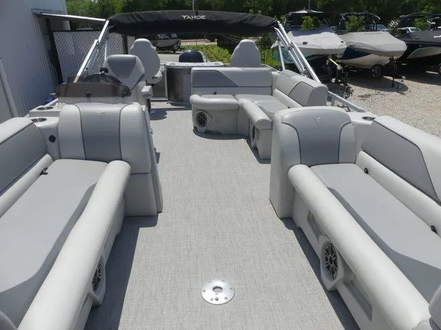 Slide: The Image of Tahoe Sport 85 Rear Fish 23 FT 2025 - 17