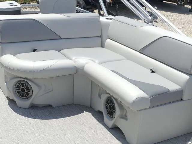 Slide: The Image of Tahoe Sport 85 Rear Fish 23 FT 2025 - 20