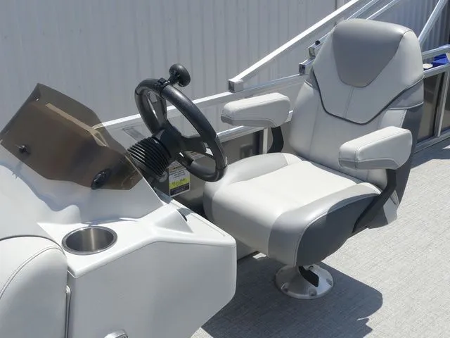 Slide: The Image of Tahoe Sport 85 Rear Fish 23 FT 2025 - 21