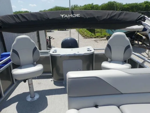 Slide: The Image of Tahoe Sport 85 Rear Fish 23 FT 2025 - 24
