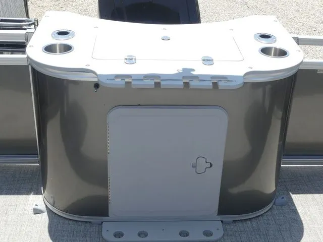 Slide: The Image of Tahoe Sport 85 Rear Fish 23 FT 2025 - 25