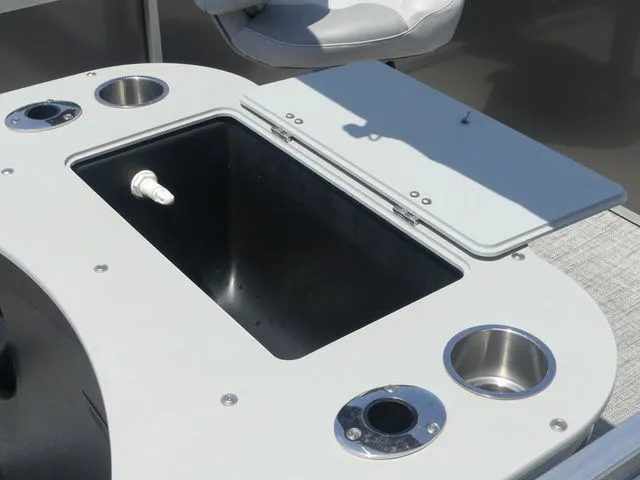 Slide: The Image of Tahoe Sport 85 Rear Fish 23 FT 2025 - 26