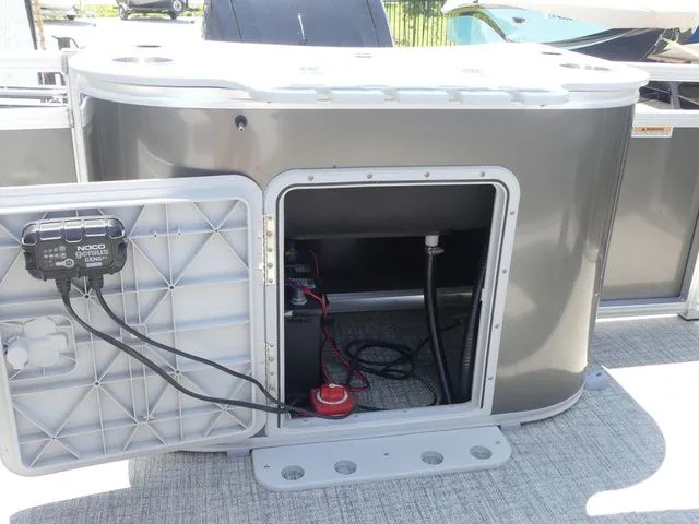 Slide: The Image of Tahoe Sport 85 Rear Fish 23 FT 2025 - 29