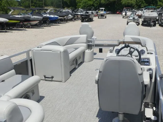Slide: The Image of Tahoe Sport 85 Rear Fish 23 FT 2025 - 34
