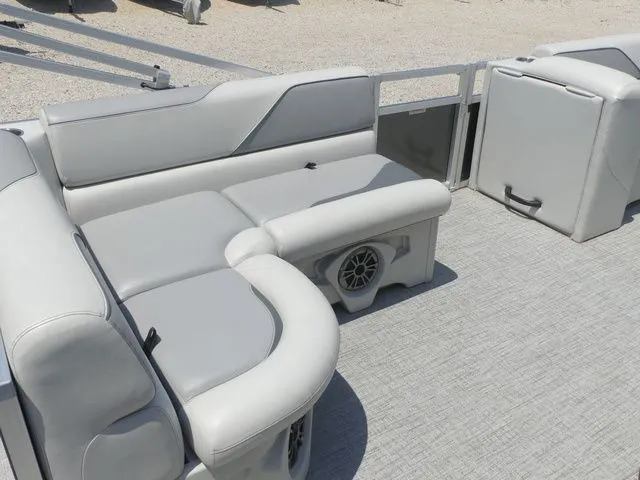 Slide: The Image of Tahoe Sport 85 Rear Fish 23 FT 2025 - 37