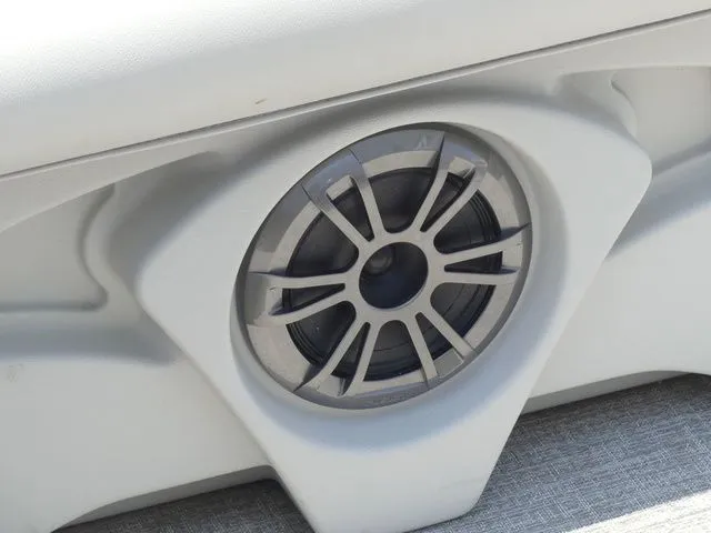 Slide: The Image of Tahoe Sport 85 Rear Fish 23 FT 2025 - 38