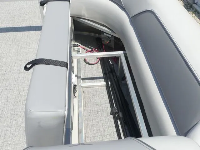 Slide: The Image of Tahoe Sport 85 Rear Fish 23 FT 2025 - 44