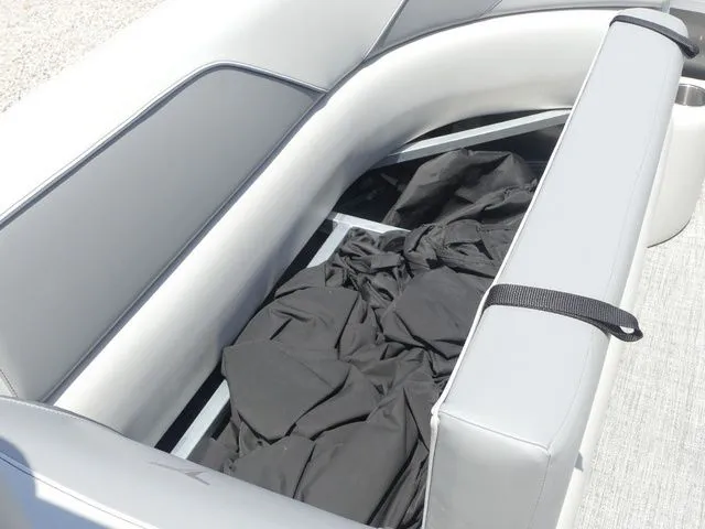 Slide: The Image of Tahoe Sport 85 Rear Fish 23 FT 2025 - 46