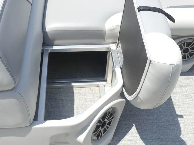 Slide: The Image of Tahoe Sport 85 Rear Fish 23 FT 2025 - 48