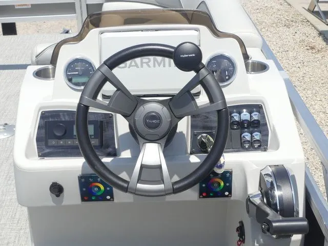 Slide: The Image of Tahoe Sport 85 Rear Fish 23 FT 2025 - 49