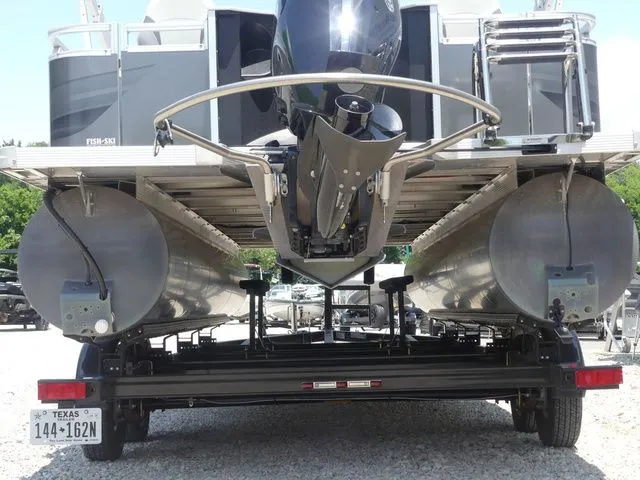 Slide: The Image of Tahoe Sport 85 Rear Fish 23 FT 2025 - 6