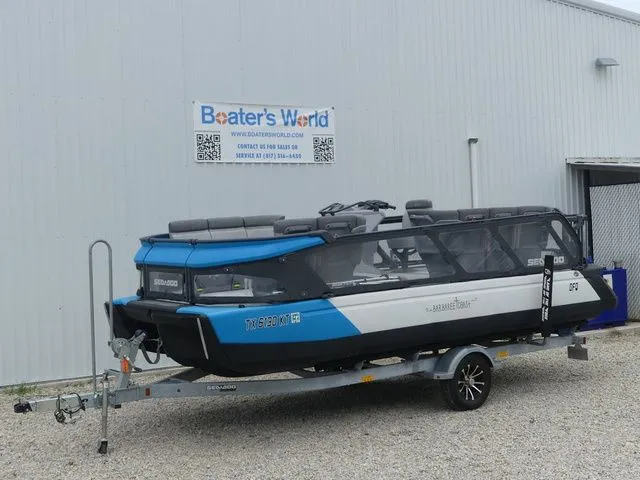 The Image of Sea-Doo Switch® 19-170 hp 2023 - 1