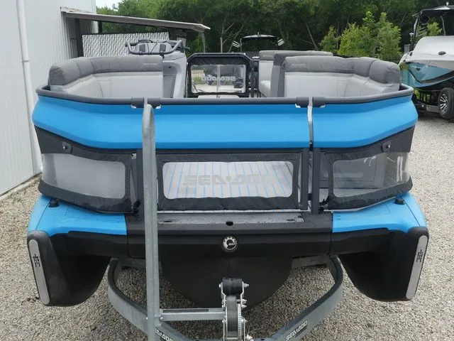 Slide: The Image of Sea-Doo Switch® 19-170 hp 2023 - 12