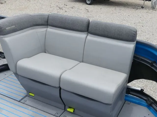 Slide: The Image of Sea-Doo Switch® 19-170 hp 2023 - 14