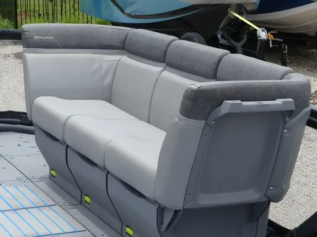 Slide: The Image of Sea-Doo Switch® 19-170 hp 2023 - 17