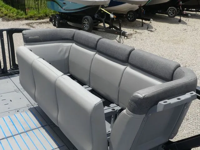 Slide: The Image of Sea-Doo Switch® 19-170 hp 2023 - 21