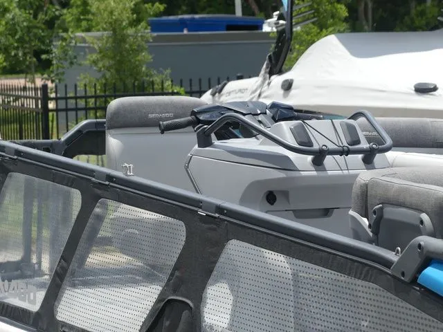 Slide: The Image of Sea-Doo Switch® 19-170 hp 2023 - 29