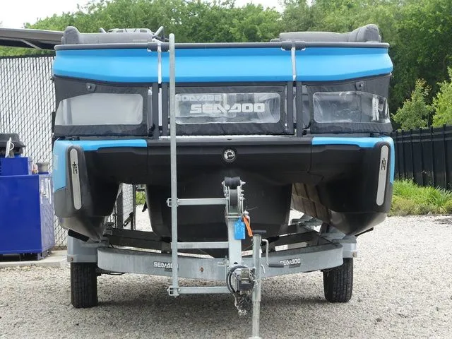 Slide: The Image of Sea-Doo Switch® 19-170 hp 2023 - 3