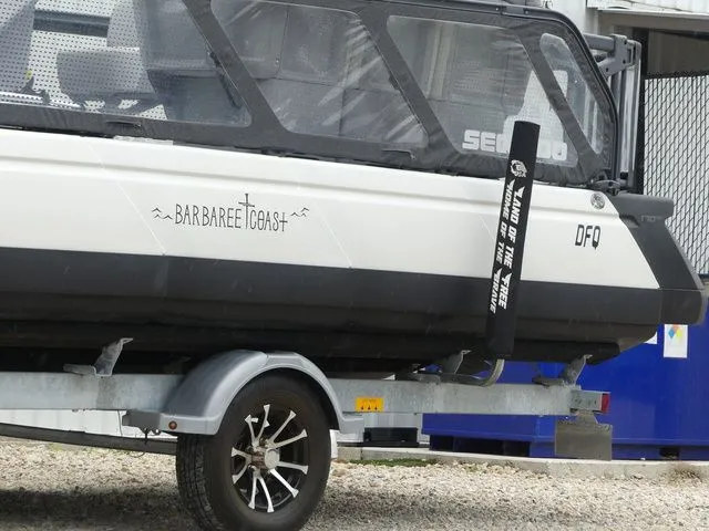 Slide: The Image of Sea-Doo Switch® 19-170 hp 2023 - 6