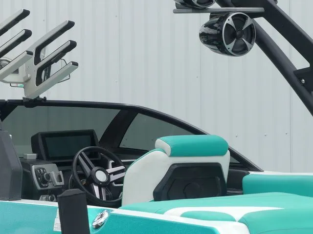Slide: The Image of Malibu Wakesetter 22 MXZ 2019 - 14