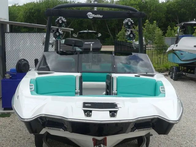 Slide: The Image of Malibu Wakesetter 22 MXZ 2019 - 15