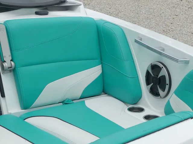 Slide: The Image of Malibu Wakesetter 22 MXZ 2019 - 16