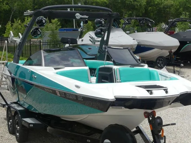 Slide: The Image of Malibu Wakesetter 22 MXZ 2019 - 19