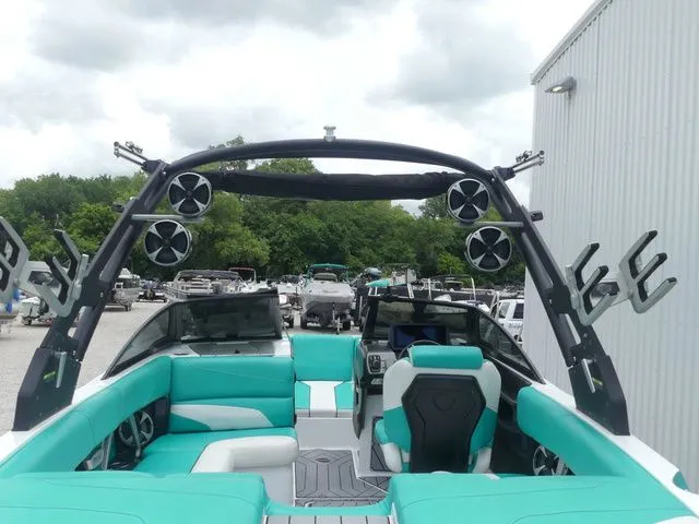 Slide: The Image of Malibu Wakesetter 22 MXZ 2019 - 22
