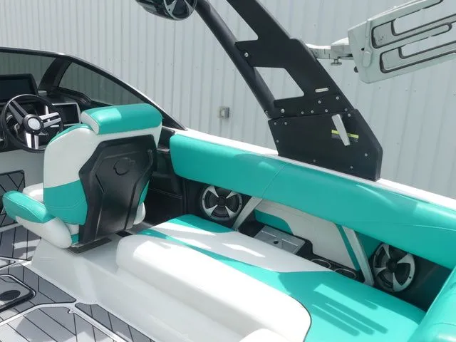 Slide: The Image of Malibu Wakesetter 22 MXZ 2019 - 30