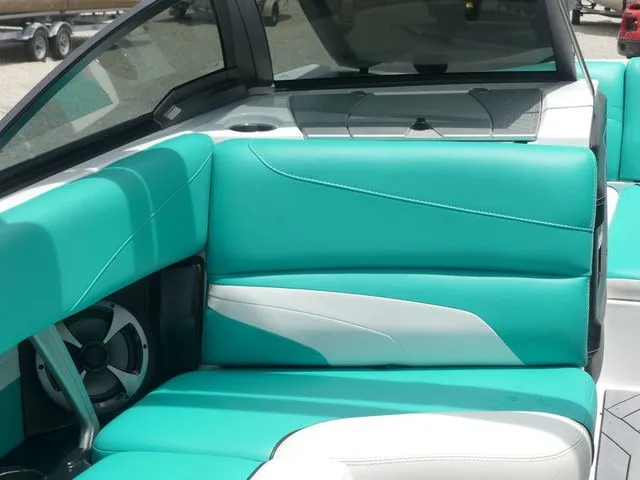 Slide: The Image of Malibu Wakesetter 22 MXZ 2019 - 31