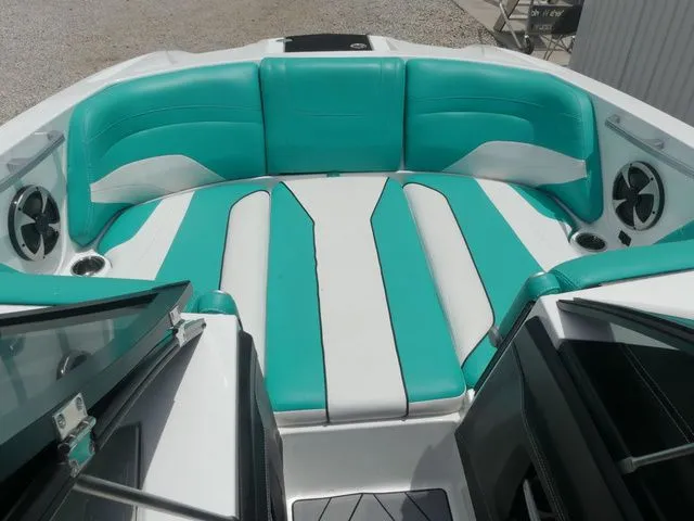 Slide: The Image of Malibu Wakesetter 22 MXZ 2019 - 33