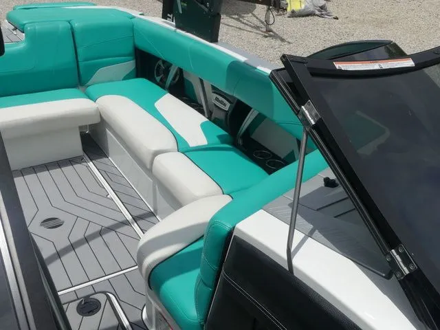 Slide: The Image of Malibu Wakesetter 22 MXZ 2019 - 36
