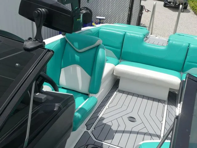 Slide: The Image of Malibu Wakesetter 22 MXZ 2019 - 37