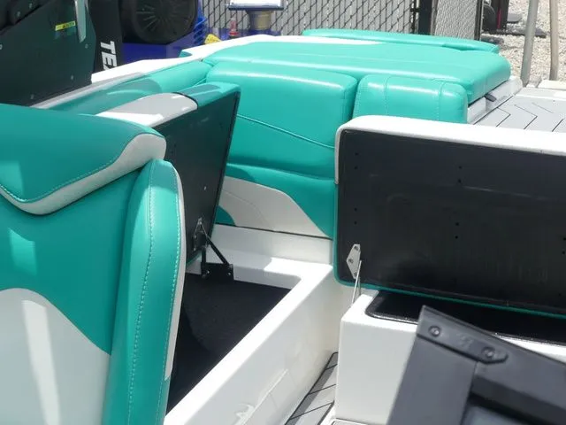 Slide: The Image of Malibu Wakesetter 22 MXZ 2019 - 39