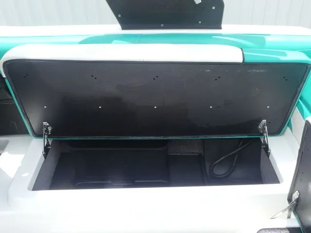 Slide: The Image of Malibu Wakesetter 22 MXZ 2019 - 40