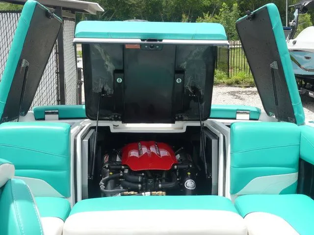 Slide: The Image of Malibu Wakesetter 22 MXZ 2019 - 43