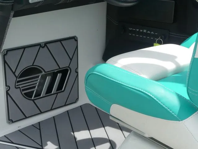 Slide: The Image of Malibu Wakesetter 22 MXZ 2019 - 48