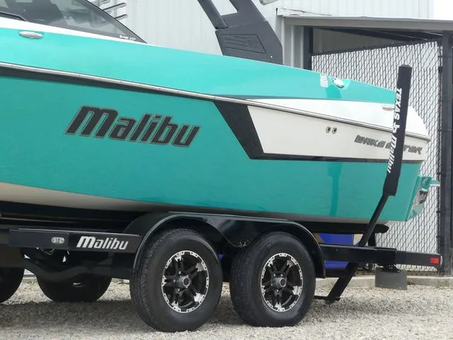 Slide: The Image of Malibu Wakesetter 22 MXZ 2019 - 8