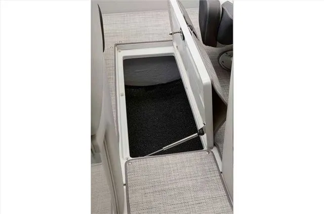 Slide: The Image of Crownline Boats 200 SS 2024 - 12
