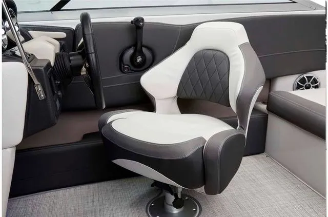 Slide: The Image of Crownline Boats 200 SS 2024 - 6