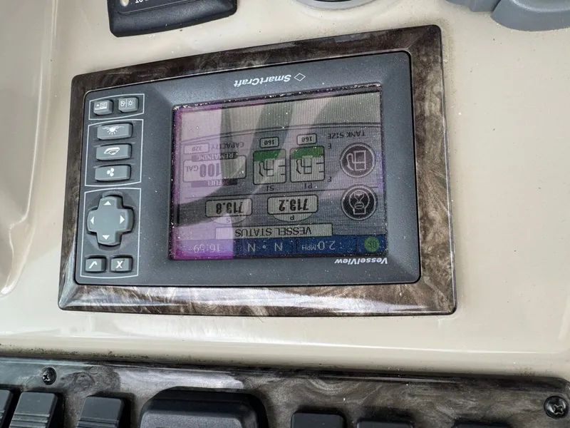 Slide: The Image of VesselView display on Sea Ray 44 Sundancer 2008 dashboard. - 6