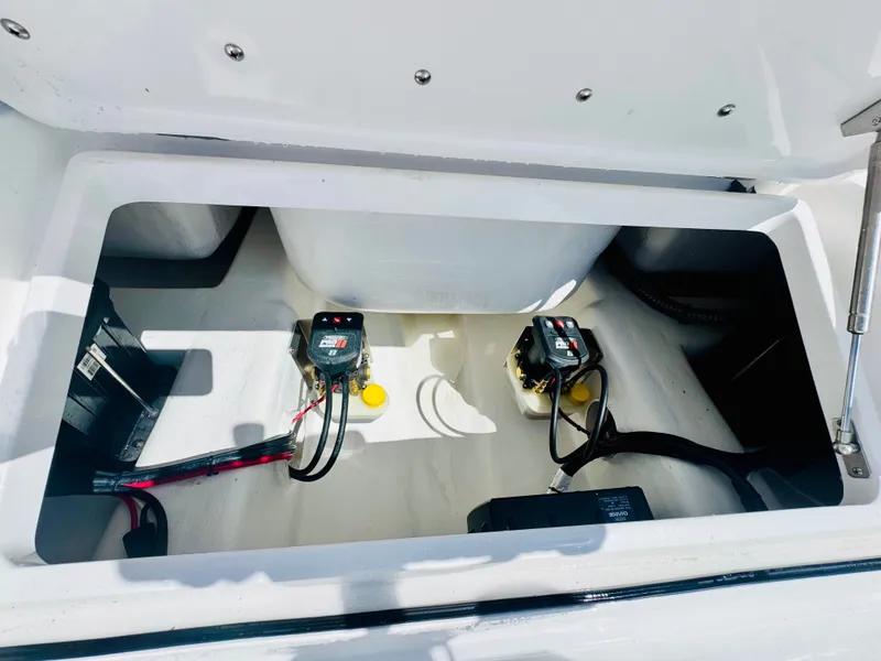 Slide: The Image of Interior view of Vtech 18' Flats boat, model 2027. - 14