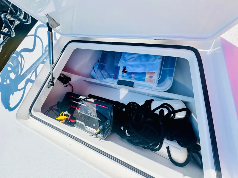 Slide: The Image of Vtech 18' Flats 2027 boat hatch with rope and battery. - 24